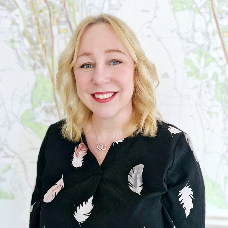 Headshot of Laura Robinson